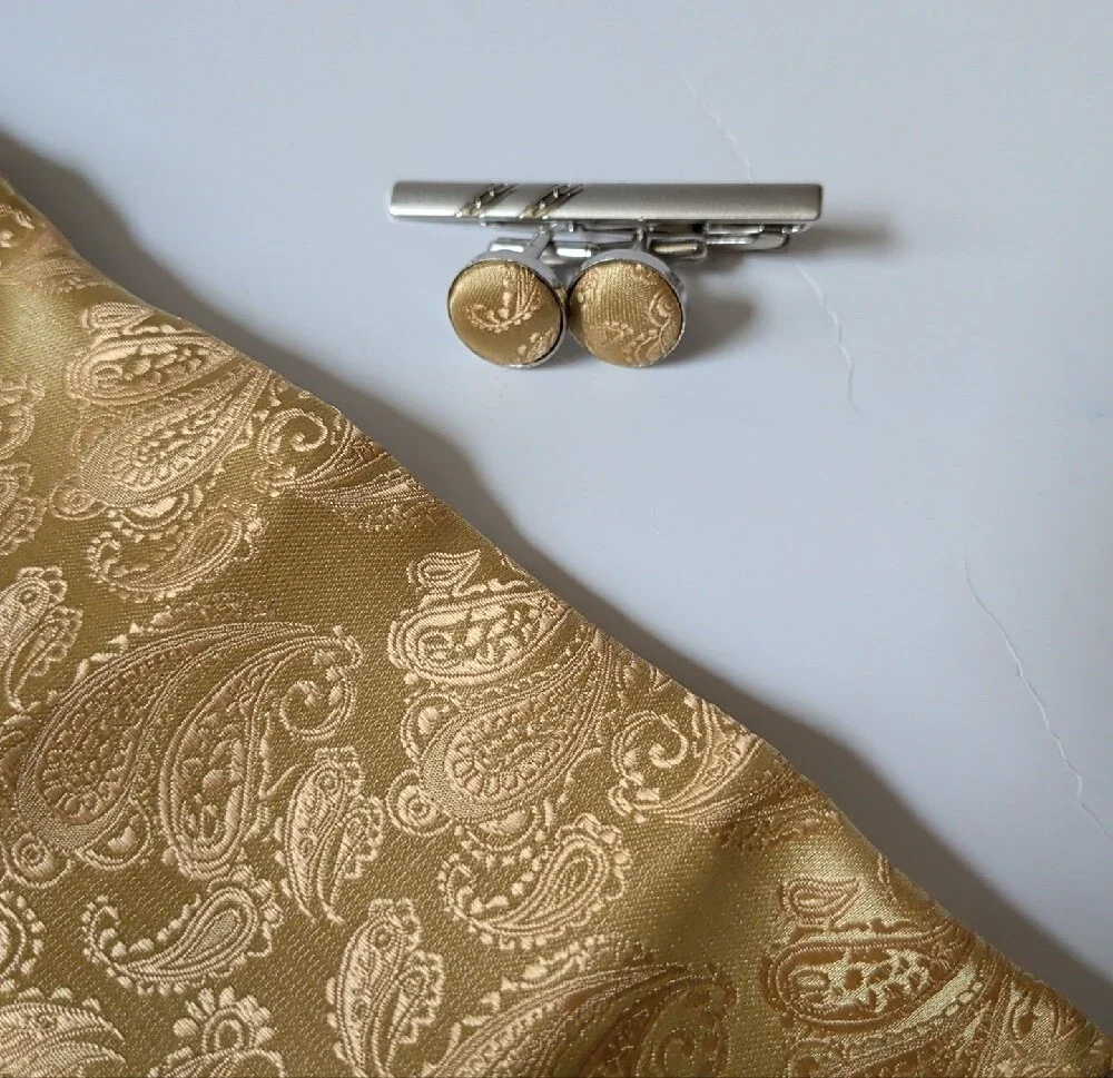 Gold Paisley Men's Tie Set - Slim Necktie, Clip, Pocket Square & Cufflinks NWT